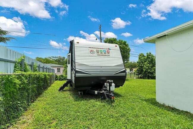 Primary Photo - 14500 Carver Dr
