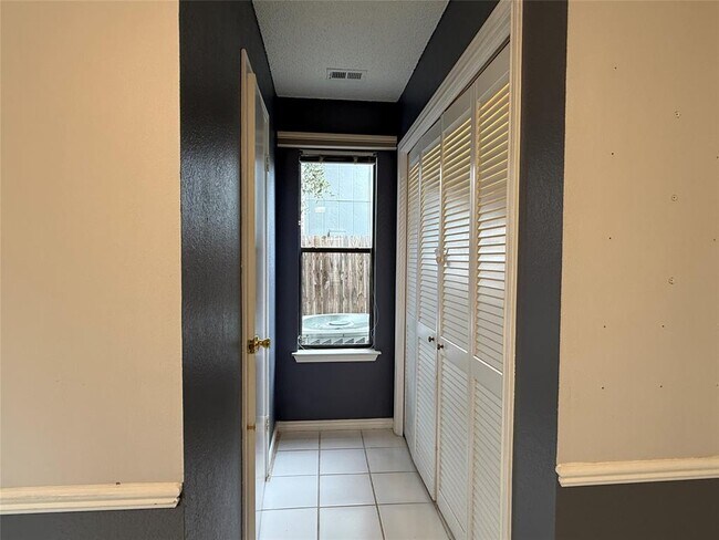 Building Photo - 2503 Autrey Dr