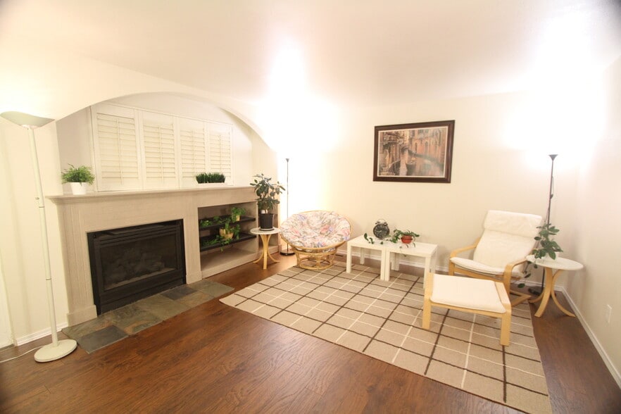 Building Photo - Everett Townhome...Water and sewer included in rent