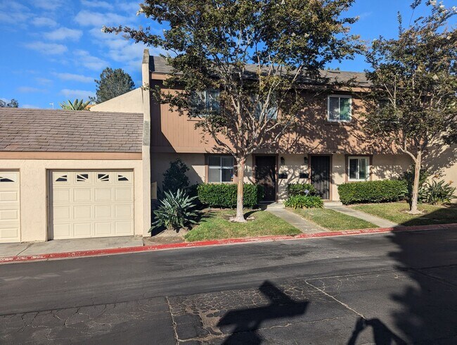 Building Photo - Clairemont Mesa 4 bed/2.5 bath townhouse rental available now!