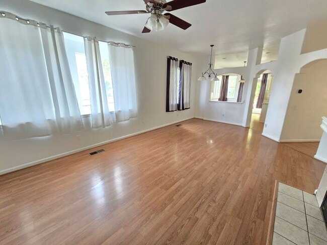 Building Photo - Stylish 4-Bedroom Home Near Red Hawk Golf ...