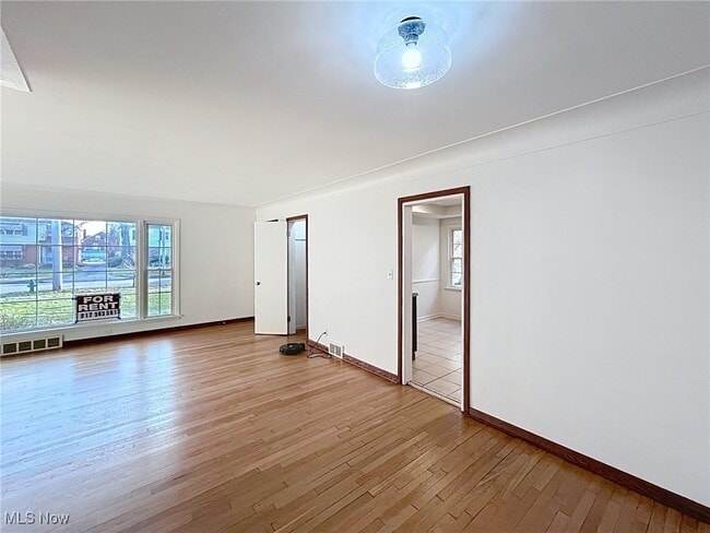 Building Photo - 18411 Chagrin Blvd