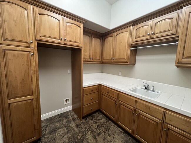 Building Photo - 1700 Briercliff Ct
