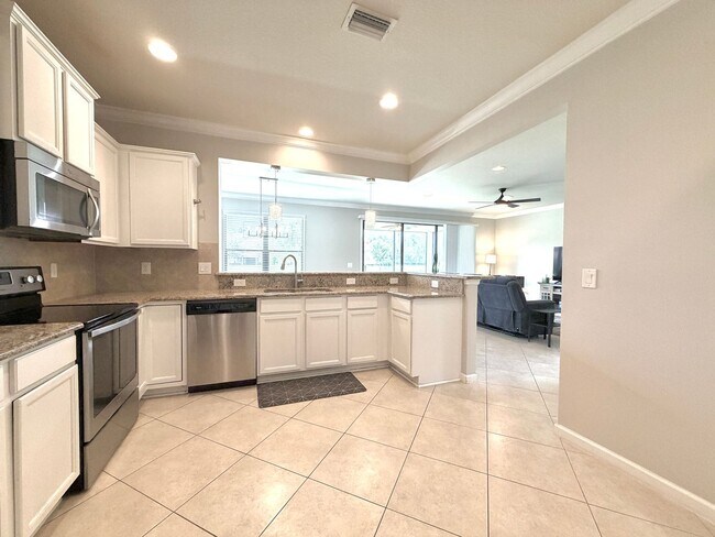 Building Photo - 13527 Montecito Pl