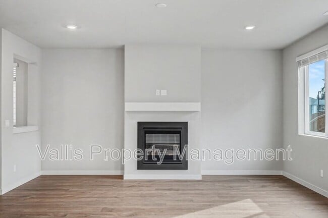 Building Photo - 2618 Mount St Helens Ave SE