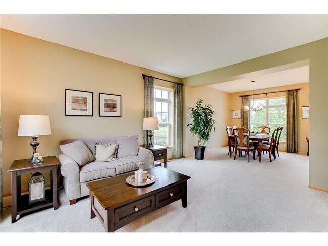 Building Photo - 730 Tilia Ln