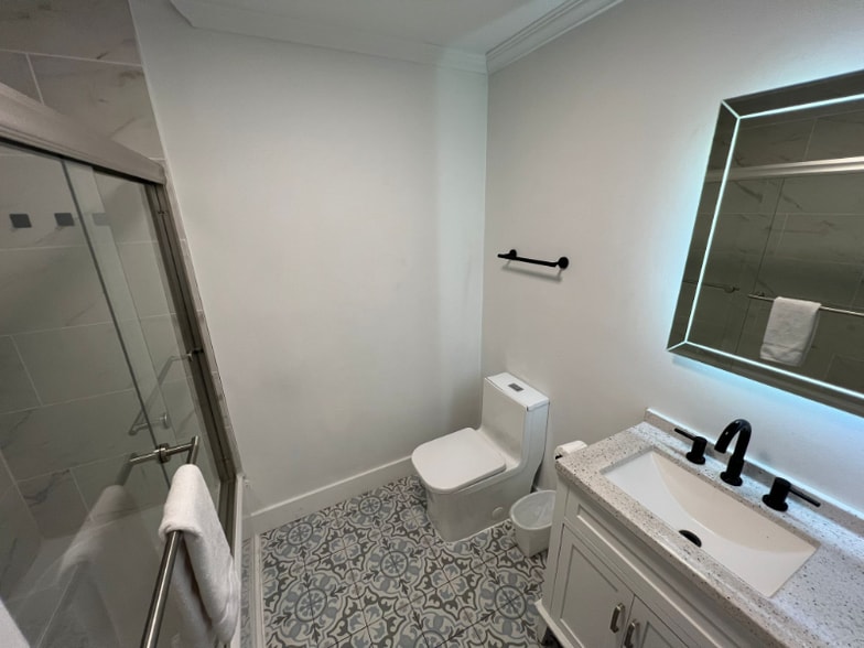 Building Photo - 407 71st Ave N