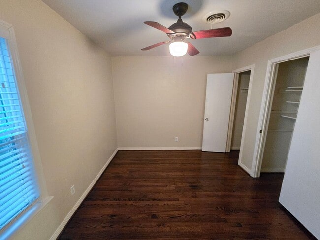 Building Photo - Midway Hollow 3 bed/2 bath Cottage Style Home