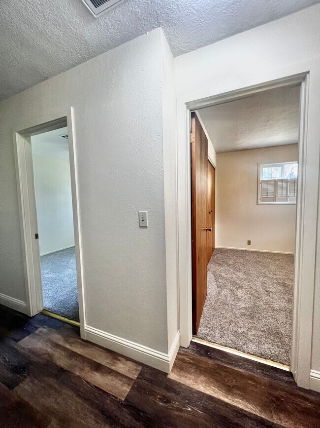 Building Photo - 3 Bedroom, 2.5 Bath House