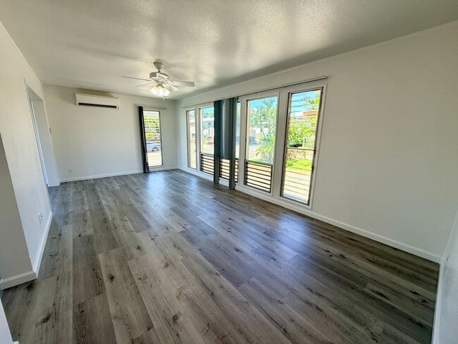 Building Photo - Newly Renovated 5BR/2BA Home – Move-In Ready in Pearl City