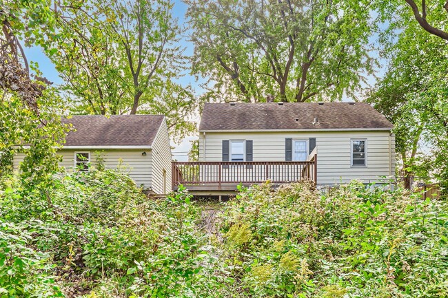 Building Photo - Lovely 4BR Home on a Quiet, Tree-Lined Street