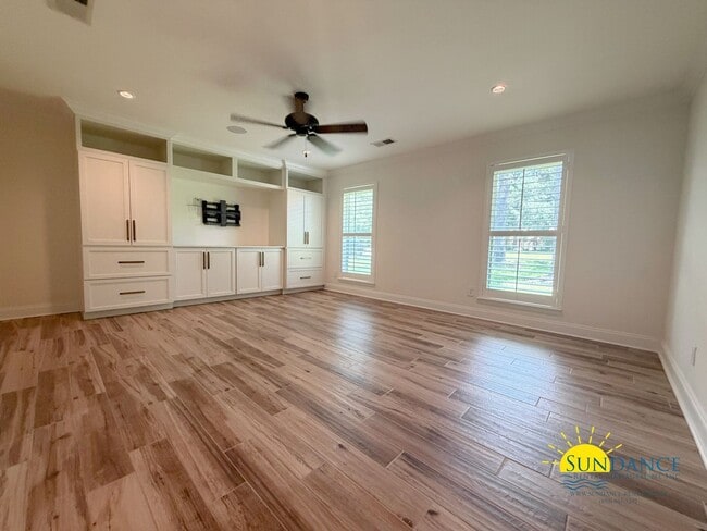 Building Photo - Exquisite Designer Home in Central Fort Walton Beach