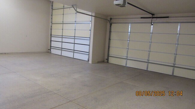 Building Photo - 3 bedroom 2 bathroom 2 car garage + 60FT R...