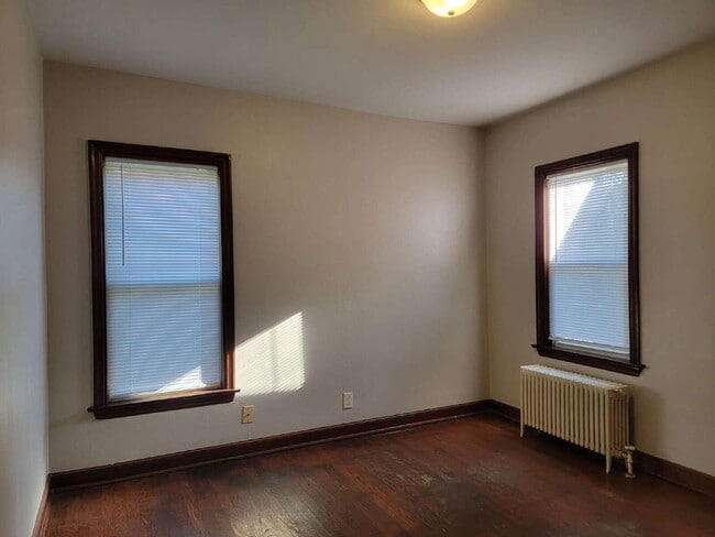 Building Photo - Spacious 2-Bedroom Apartment Downtown  Appleton