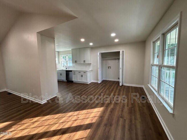 Building Photo - 170 Devin Dr
