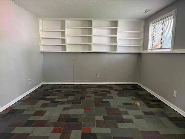 Building Photo - 2348 Warfield Dr
