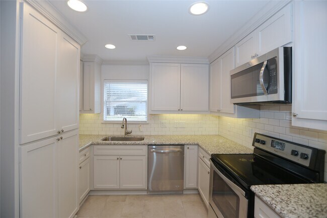 Building Photo - 6022 Beaudry Dr