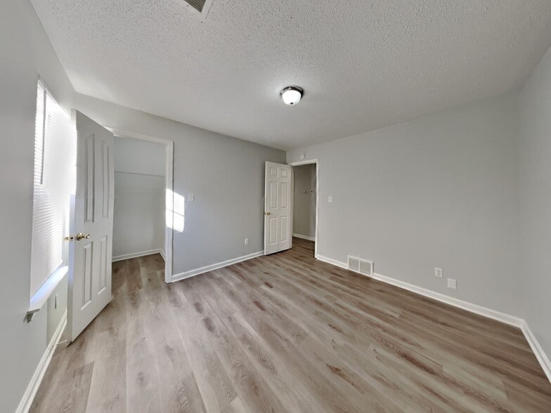 Building Photo - 5849 Amaray Cove