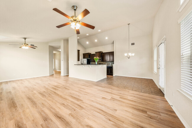 Building Photo - 6601 Cascade Dr