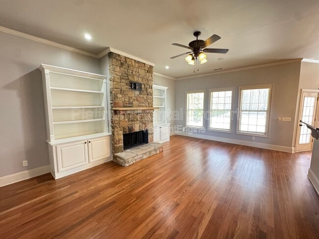 Building Photo - 1811 Traditions Way