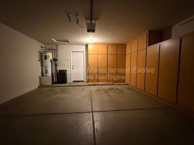 Building Photo - 1516 E Bowker St