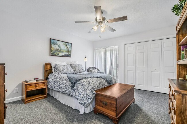 Building Photo - 307 Out Yonder