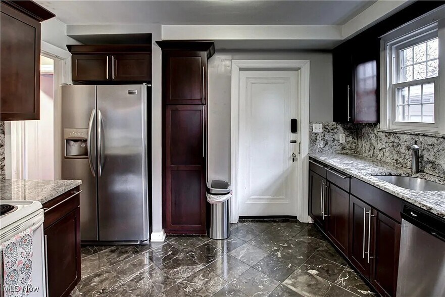 Kitchen - 17800 Winslow Rd