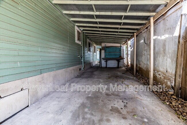 Building Photo - 105 Dewitt St