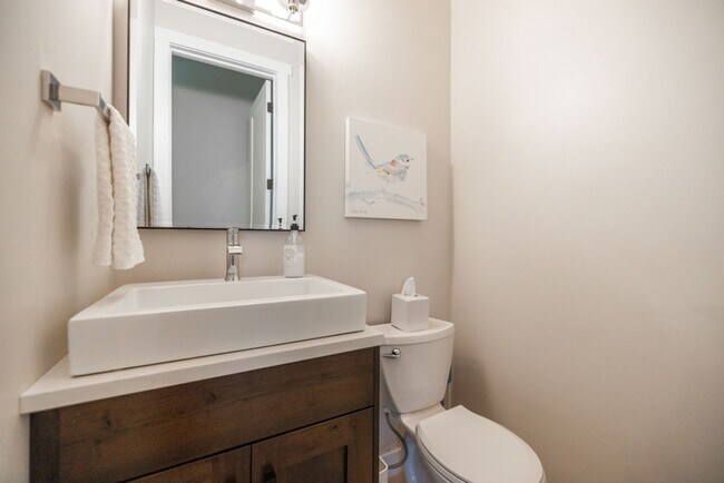 Building Photo - 255 Matterhorn Dr