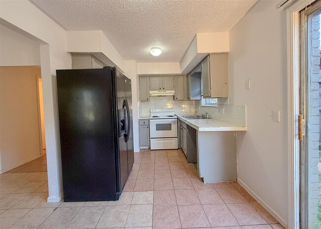 Building Photo - 242 Windsor Way