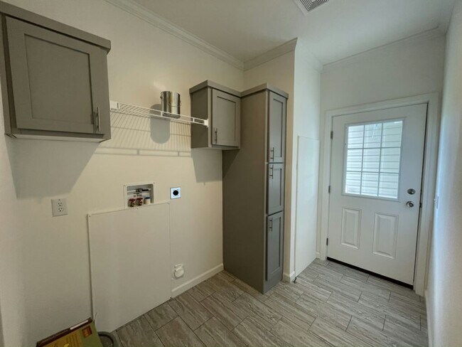 Building Photo - 34866 Silver King Dr