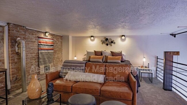 Building Photo - 20 Freedom Blvd 200 W