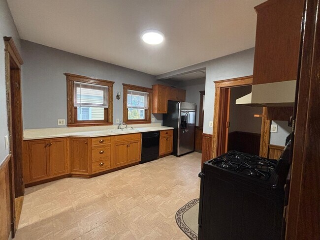 Building Photo - 250 Arlington St