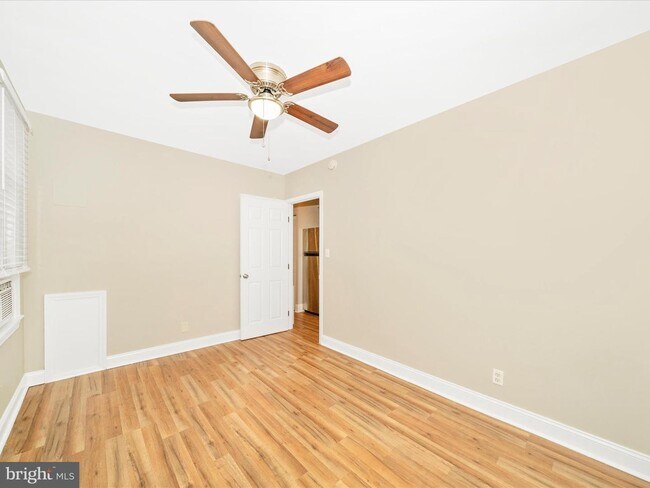 Building Photo - 4215 Dix St NE