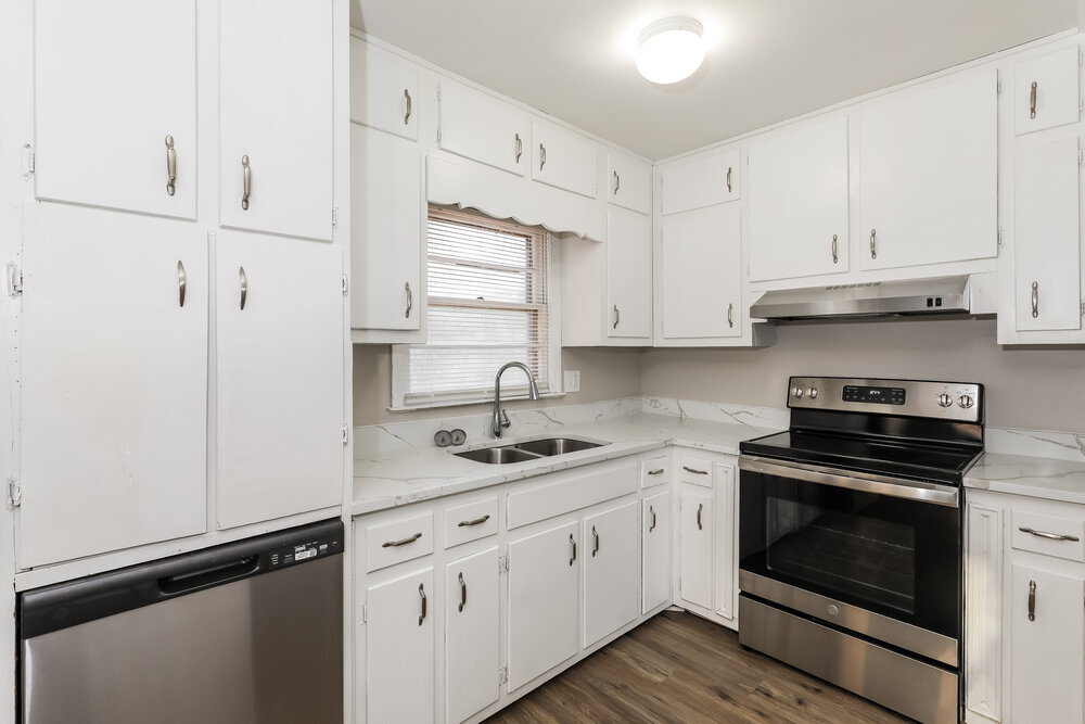 Building Photo - 820 Oakdale Dr