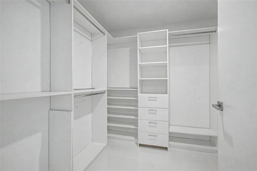 Building Photo - 1080 Brickell Ave