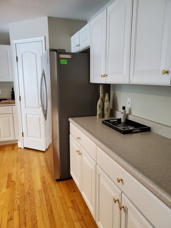 Building Photo - Executive home located near Bellbrook