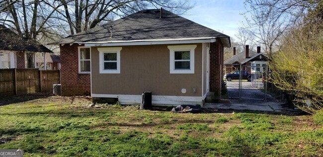 Building Photo - 10 Kirkwood St NE