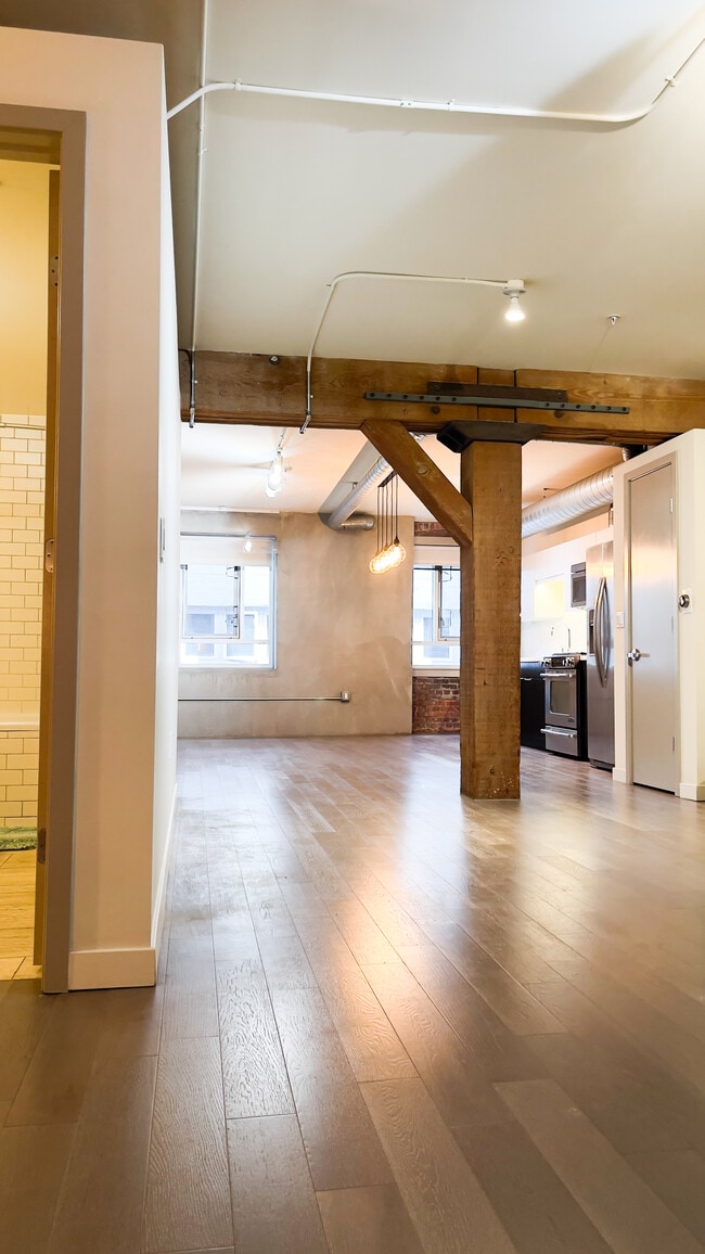 Building Photo - 527 Molino St