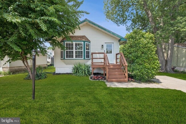 Building Photo - 8517 Osler Ave