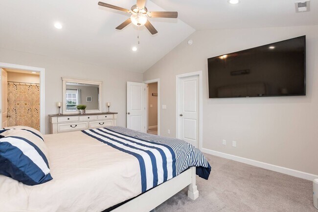 Building Photo - Three Bedroom Home!