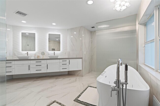 Building Photo - 11391 Sundance Ln