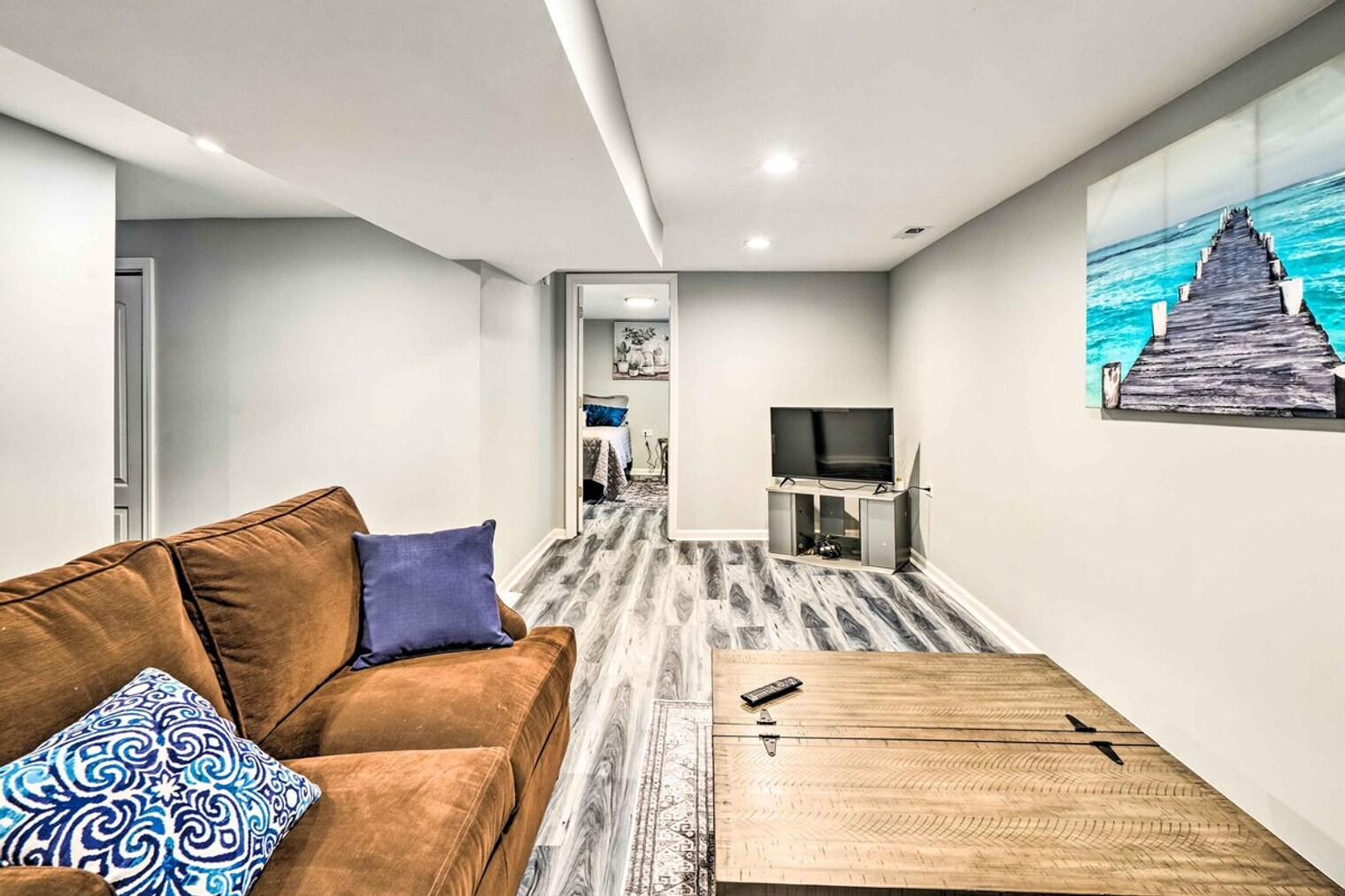 Building Photo - 7931 S Eberhart Ave