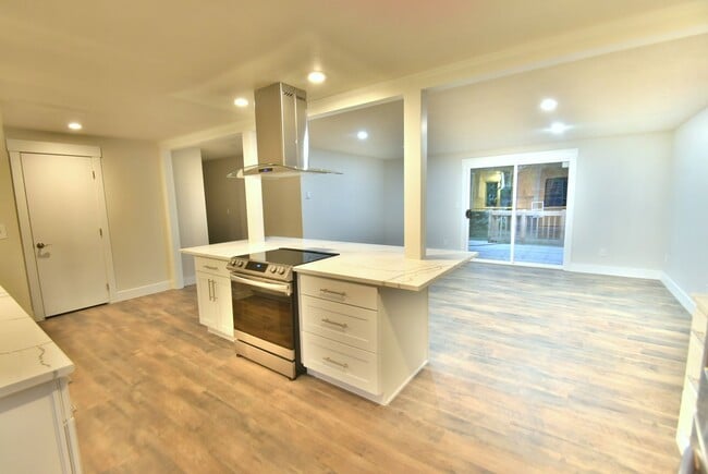 Building Photo - 3Bd/1.75Ba Woodinville House