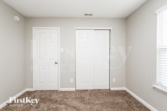 Building Photo - 9140 Wandflower Dr