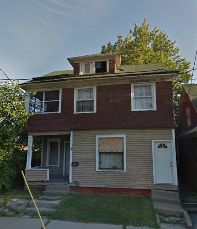 Building Photo - 422 Eastern Ave