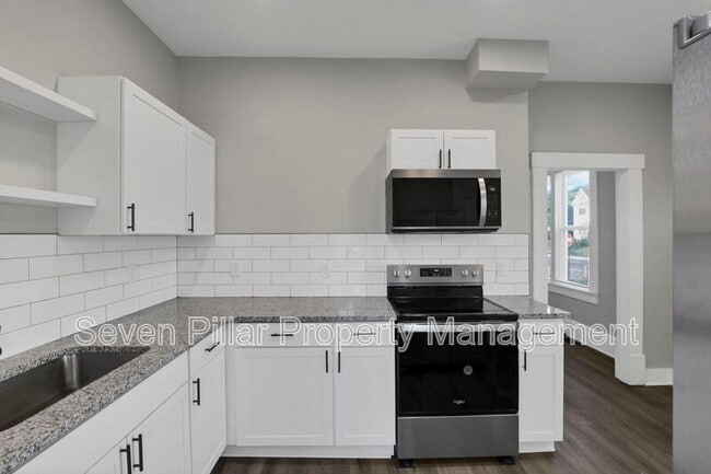 Building Photo - 1544 Granville St