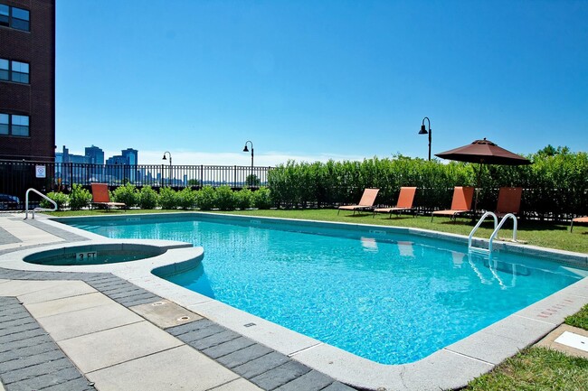 Building Photo - 1 Greene St