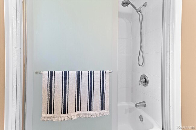 Building Photo - 25690 Glamorgan Dr