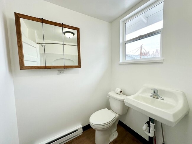 Building Photo - 610 S Pine St